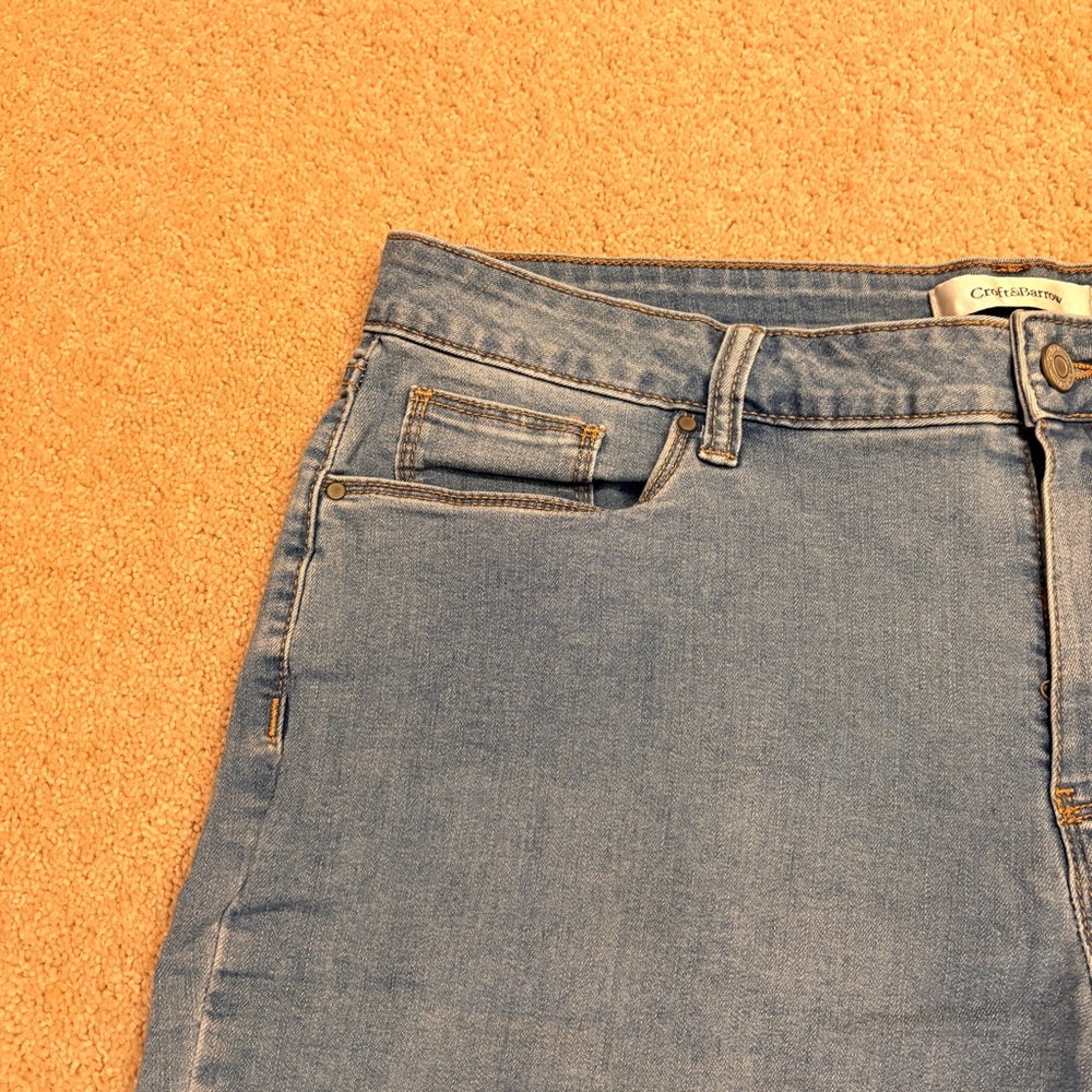 Croft Barrow Bermuda Blue Denim Jean Shorts Womens Size 18 Light Wash Stretch - Picture 6 of 8